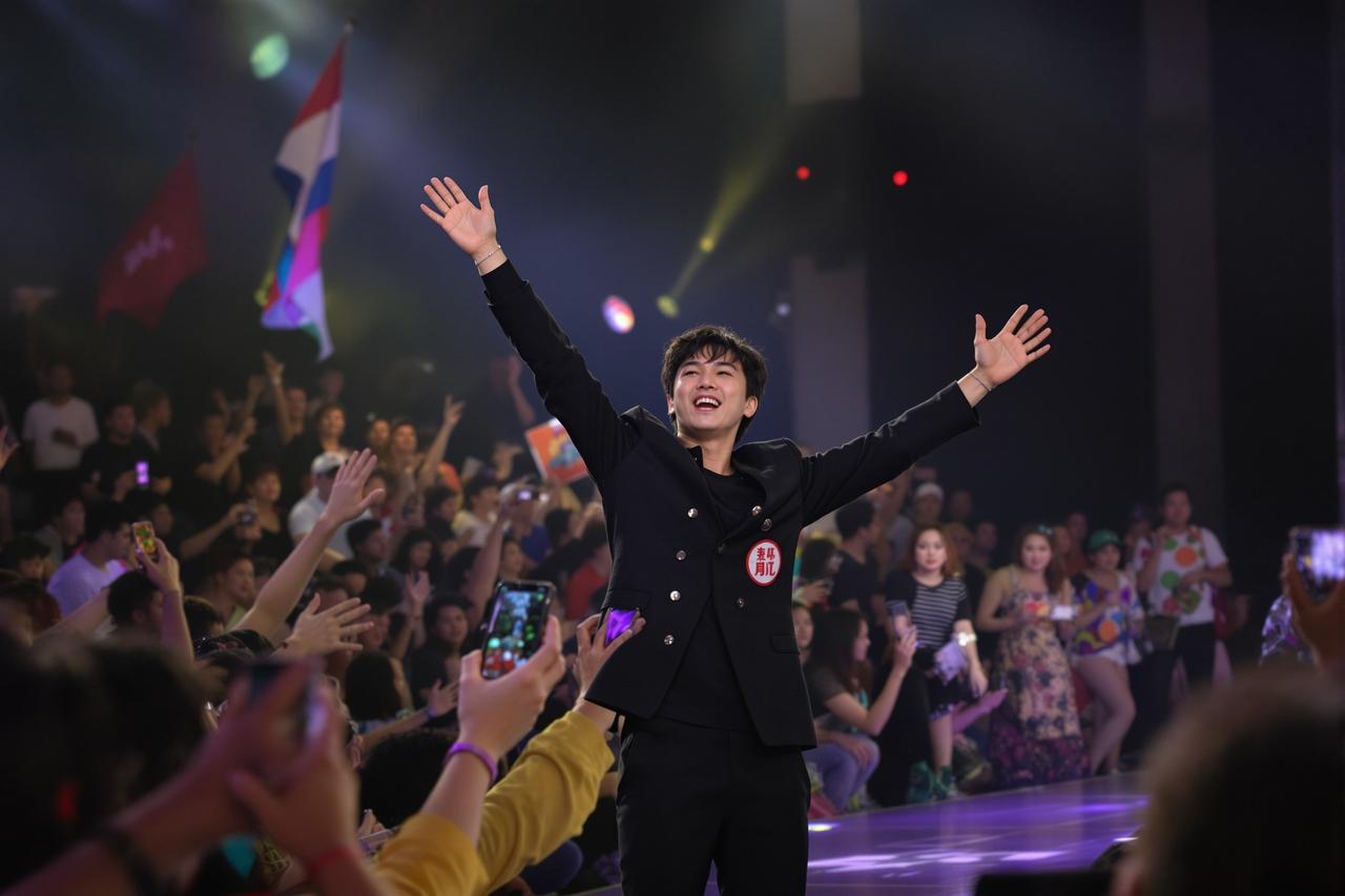 草莓视频成人影迷见面会圆满举行，万名粉丝热情参与